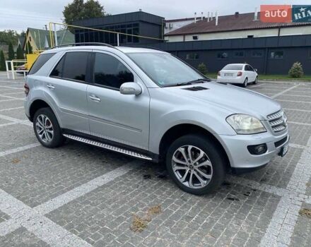 Сірий Мерседес М-Клас, об'ємом двигуна 2.99 л та пробігом 360 тис. км за 9300 $, фото 6 на Automoto.ua