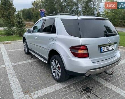 Сірий Мерседес М-Клас, об'ємом двигуна 2.99 л та пробігом 360 тис. км за 9300 $, фото 7 на Automoto.ua