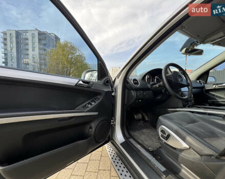 Серый Мерседес М-Класс, объемом двигателя 3 л и пробегом 345 тыс. км за 12400 $, фото 15 на Automoto.ua