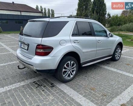 Сірий Мерседес М-Клас, об'ємом двигуна 2.99 л та пробігом 360 тис. км за 9300 $, фото 5 на Automoto.ua