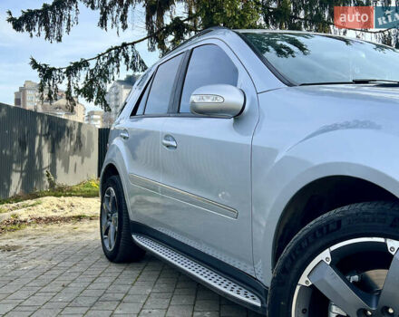 Серый Мерседес М-Класс, объемом двигателя 3 л и пробегом 345 тыс. км за 12400 $, фото 3 на Automoto.ua