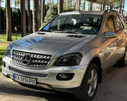 Серый Мерседес М-Класс, объемом двигателя 4.97 л и пробегом 300 тыс. км за 8500 $, фото 1 на Automoto.ua