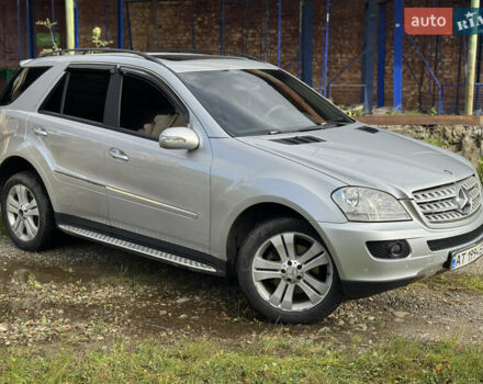 Серый Мерседес М-Класс, объемом двигателя 3 л и пробегом 280 тыс. км за 10990 $, фото 3 на Automoto.ua