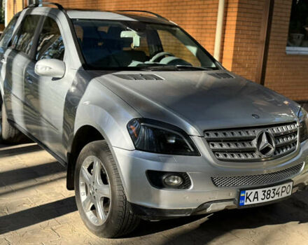 Серый Мерседес М-Класс, объемом двигателя 4.97 л и пробегом 300 тыс. км за 8500 $, фото 2 на Automoto.ua