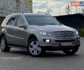 Серый Мерседес М-Класс, объемом двигателя 5 л и пробегом 280 тыс. км за 8100 $, фото 1 на Automoto.ua