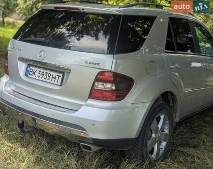 Мерседес М-Класс 2007 в Ровно на Automoto.ua Серый Мерседес М-Класс, объемом двигателя 2.99 л и пробегом 332 тыс. км за 12500 $, фото 6 на Automoto.ua