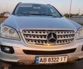 Сірий Мерседес М-Клас, об'ємом двигуна 3 л та пробігом 305 тис. км за 13800 $, фото 1 на Automoto.ua