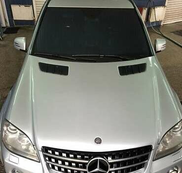 Серый Мерседес М-Класс, объемом двигателя 6.21 л и пробегом 148 тыс. км за 12000 $, фото 2 на Automoto.ua