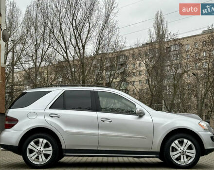 Серый Мерседес М-Класс, объемом двигателя 3.5 л и пробегом 240 тыс. км за 9800 $, фото 14 на Automoto.ua