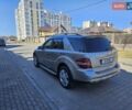 Сірий Мерседес М-Клас, об'ємом двигуна 5 л та пробігом 260 тис. км за 13200 $, фото 1 на Automoto.ua