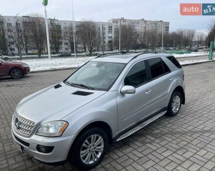 Серый Мерседес М-Класс, объемом двигателя 3.5 л и пробегом 255 тыс. км за 8200 $, фото 2 на Automoto.ua