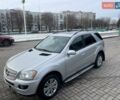 Серый Мерседес М-Класс, объемом двигателя 3.5 л и пробегом 255 тыс. км за 8200 $, фото 2 на Automoto.ua