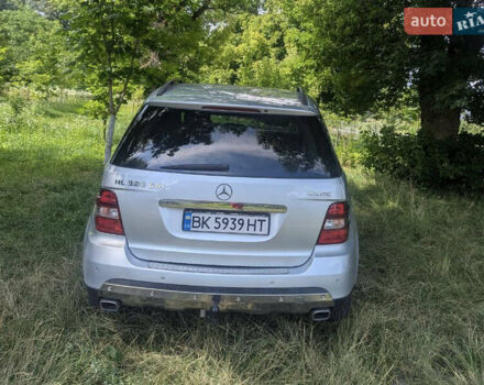 Мерседес М-Класс 2007 в Ровно на Automoto.ua Серый Мерседес М-Класс, объемом двигателя 2.99 л и пробегом 332 тыс. км за 12500 $, фото 5 на Automoto.ua