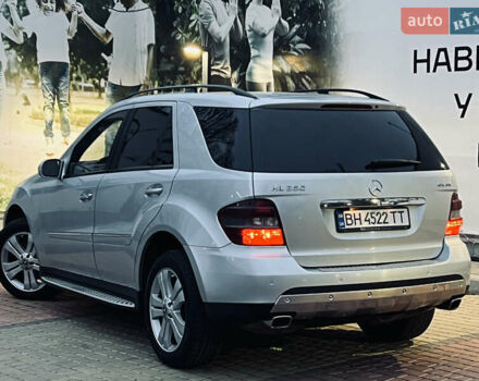 Сірий Мерседес М-Клас, об'ємом двигуна 3.5 л та пробігом 240 тис. км за 9700 $, фото 14 на Automoto.ua