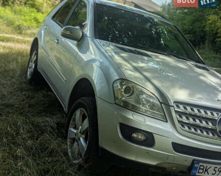 Мерседес М-Класс 2007 в Ровно на Automoto.ua Серый Мерседес М-Класс, объемом двигателя 2.99 л и пробегом 332 тыс. км за 12500 $, фото 2 на Automoto.ua