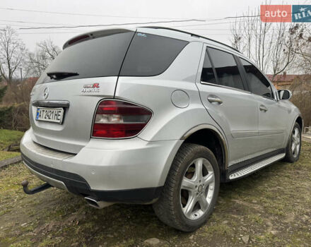 Сірий Мерседес М-Клас, об'ємом двигуна 3 л та пробігом 311 тис. км за 11999 $, фото 3 на Automoto.ua