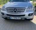 Сірий Мерседес М-Клас, об'ємом двигуна 3 л та пробігом 297 тис. км за 11500 $, фото 1 на Automoto.ua