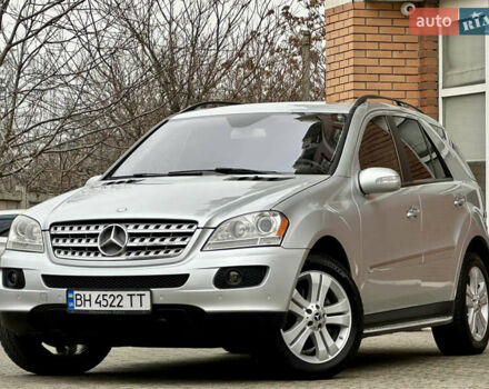 Серый Мерседес М-Класс, объемом двигателя 3.5 л и пробегом 240 тыс. км за 9800 $, фото 1 на Automoto.ua