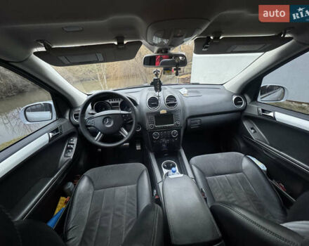 Сірий Мерседес М-Клас, об'ємом двигуна 3 л та пробігом 311 тис. км за 11999 $, фото 8 на Automoto.ua