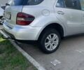 Сірий Мерседес М-Клас, об'ємом двигуна 3 л та пробігом 297 тис. км за 11500 $, фото 6 на Automoto.ua