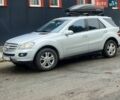 Сірий Мерседес М-Клас, об'ємом двигуна 3 л та пробігом 290 тис. км за 12000 $, фото 1 на Automoto.ua
