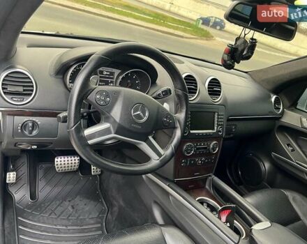 Серый Мерседес М-Класс, объемом двигателя 6.21 л и пробегом 148 тыс. км за 12000 $, фото 6 на Automoto.ua