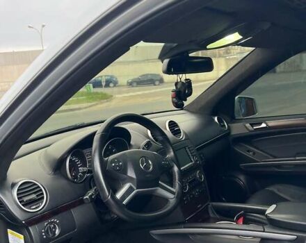 Серый Мерседес М-Класс, объемом двигателя 6.21 л и пробегом 148 тыс. км за 12000 $, фото 5 на Automoto.ua