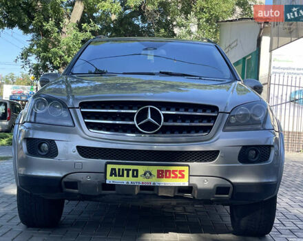 Серый Мерседес М-Класс, объемом двигателя 3.5 л и пробегом 258 тыс. км за 8999 $, фото 4 на Automoto.ua