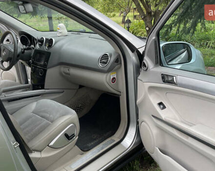 Серый Мерседес М-Класс, объемом двигателя 3 л и пробегом 300 тыс. км за 6300 $, фото 10 на Automoto.ua