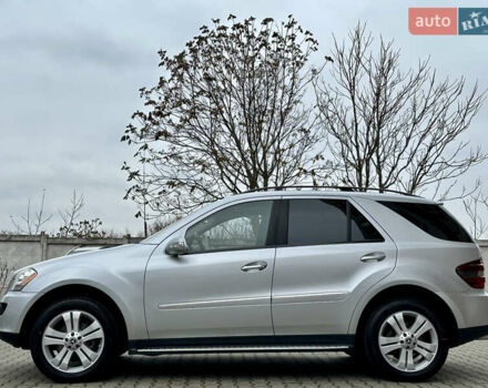 Серый Мерседес М-Класс, объемом двигателя 3.5 л и пробегом 240 тыс. км за 9800 $, фото 13 на Automoto.ua