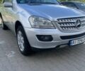 Сірий Мерседес М-Клас, об'ємом двигуна 3 л та пробігом 297 тис. км за 11500 $, фото 2 на Automoto.ua