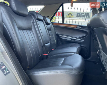 Серый Мерседес М-Класс, объемом двигателя 3.5 л и пробегом 258 тыс. км за 8999 $, фото 10 на Automoto.ua