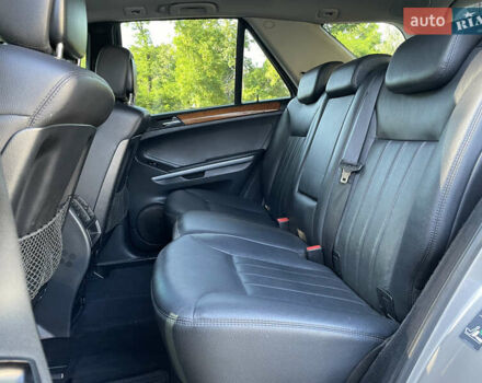 Серый Мерседес М-Класс, объемом двигателя 3.5 л и пробегом 258 тыс. км за 8999 $, фото 11 на Automoto.ua