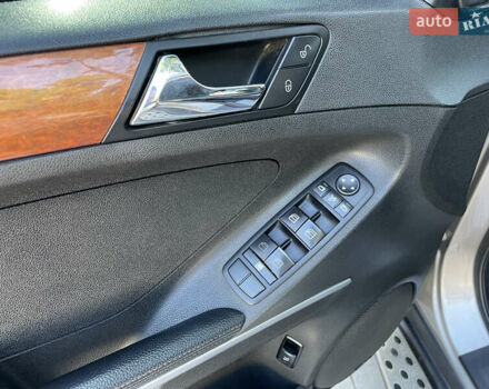 Серый Мерседес М-Класс, объемом двигателя 3.5 л и пробегом 258 тыс. км за 8999 $, фото 12 на Automoto.ua