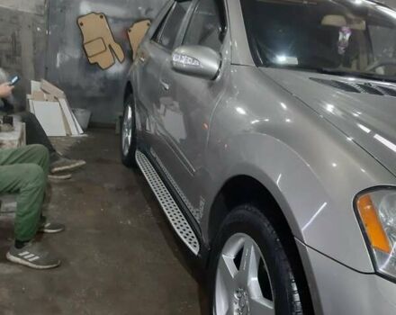 Серый Мерседес М-Класс, объемом двигателя 3.5 л и пробегом 250 тыс. км за 9000 $, фото 7 на Automoto.ua