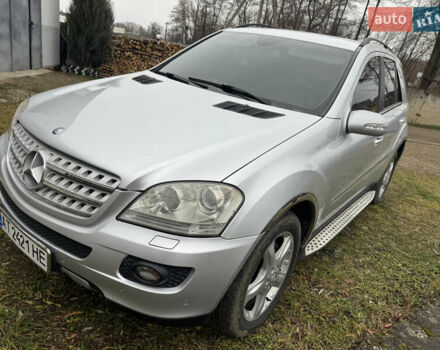 Сірий Мерседес М-Клас, об'ємом двигуна 3 л та пробігом 311 тис. км за 11999 $, фото 7 на Automoto.ua