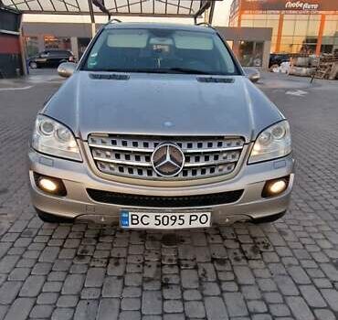 Серый Мерседес М-Класс, объемом двигателя 2.99 л и пробегом 290 тыс. км за 9500 $, фото 1 на Automoto.ua