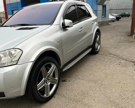 Серый Мерседес М-Класс, объемом двигателя 6.21 л и пробегом 148 тыс. км за 12000 $, фото 3 на Automoto.ua