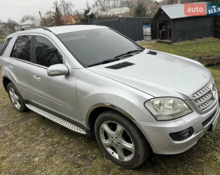 Сірий Мерседес М-Клас, об'ємом двигуна 3 л та пробігом 311 тис. км за 11999 $, фото 1 на Automoto.ua