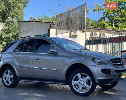 Серый Мерседес М-Класс, объемом двигателя 3.5 л и пробегом 258 тыс. км за 8999 $, фото 3 на Automoto.ua