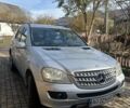 Сірий Мерседес М-Клас, об'ємом двигуна 3 л та пробігом 345 тис. км за 13500 $, фото 1 на Automoto.ua