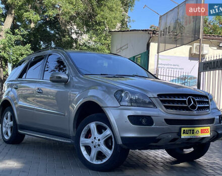 Серый Мерседес М-Класс, объемом двигателя 3.5 л и пробегом 258 тыс. км за 8999 $, фото 2 на Automoto.ua