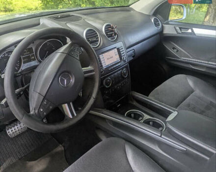 Мерседес М-Класс 2007 в Ровно на Automoto.ua Серый Мерседес М-Класс, объемом двигателя 2.99 л и пробегом 332 тыс. км за 12500 $, фото 10 на Automoto.ua
