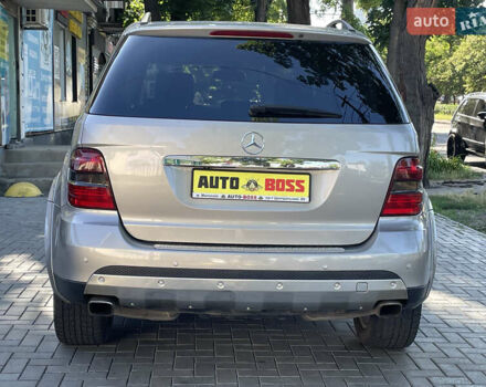 Серый Мерседес М-Класс, объемом двигателя 3.5 л и пробегом 258 тыс. км за 8999 $, фото 7 на Automoto.ua