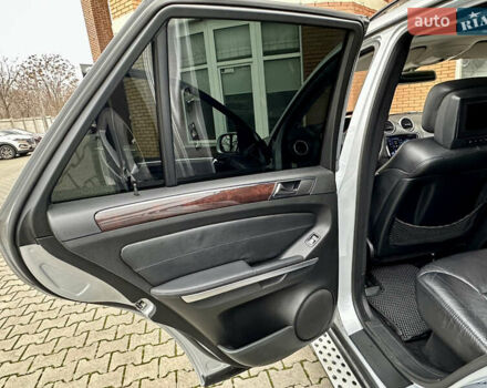 Серый Мерседес М-Класс, объемом двигателя 3.5 л и пробегом 240 тыс. км за 9800 $, фото 31 на Automoto.ua