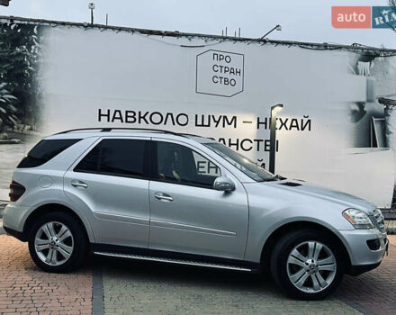 Сірий Мерседес М-Клас, об'ємом двигуна 3.5 л та пробігом 240 тис. км за 9700 $, фото 12 на Automoto.ua