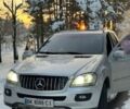 Серый Мерседес М-Класс, объемом двигателя 3 л и пробегом 294 тыс. км за 10000 $, фото 1 на Automoto.ua