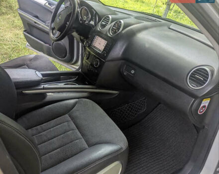 Мерседес М-Класс 2007 в Ровно на Automoto.ua Серый Мерседес М-Класс, объемом двигателя 2.99 л и пробегом 332 тыс. км за 12500 $, фото 12 на Automoto.ua