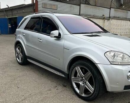 Серый Мерседес М-Класс, объемом двигателя 6.21 л и пробегом 148 тыс. км за 12000 $, фото 4 на Automoto.ua