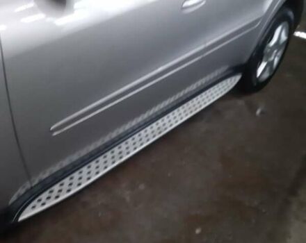 Серый Мерседес М-Класс, объемом двигателя 3.5 л и пробегом 250 тыс. км за 9000 $, фото 1 на Automoto.ua